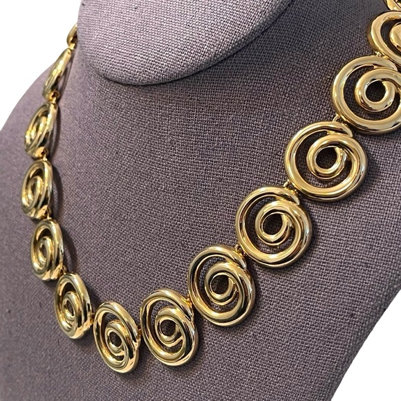 ❤️ Vintage Gold Tone Spirals Toggle Necklace - Picture 2 of 5